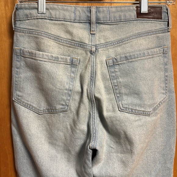 Hollister Ultra High Rise Mom Jean Size 3S - Picture 6 of 8